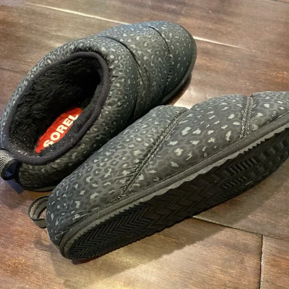 Sorel Womens booties “Go Bodega Run Faux Fur Lined Slipper” - Picture 2 of 3